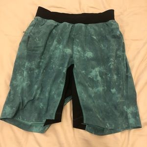 Lululemon no liner size medium shorts 9 inch